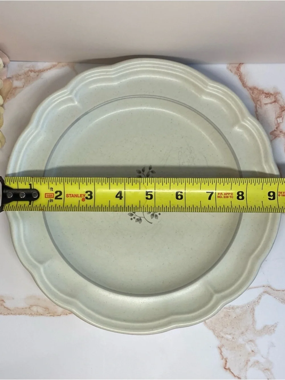 🏰  (2) Pfaltzgraff Heirloom Luncheon Plates - Picture 6 of 9